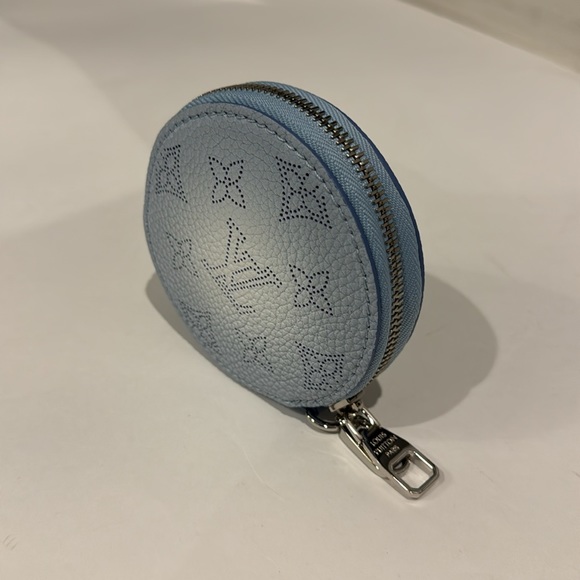 Louis Vuitton Authentic Blue Round Monogram Pouch w/ Certificate of Authenticity - Picture 2 of 7